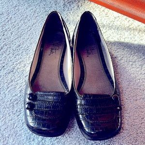 Woman’s Black Flats